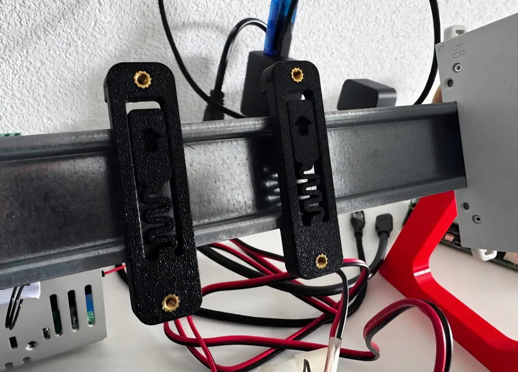 Cerbo GX DIN Rail Bracket Set
